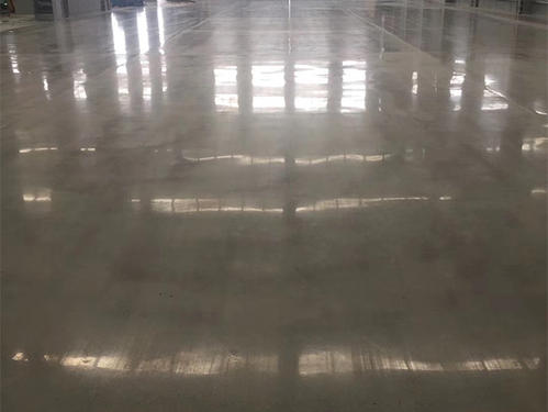 使用完混凝土固化劑,地面經(jīng)過打磨沒有光澤度怎么回事？