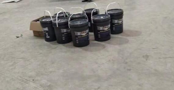 地面起灰起砂特別嚴(yán)重混凝土固化劑該怎么使用？