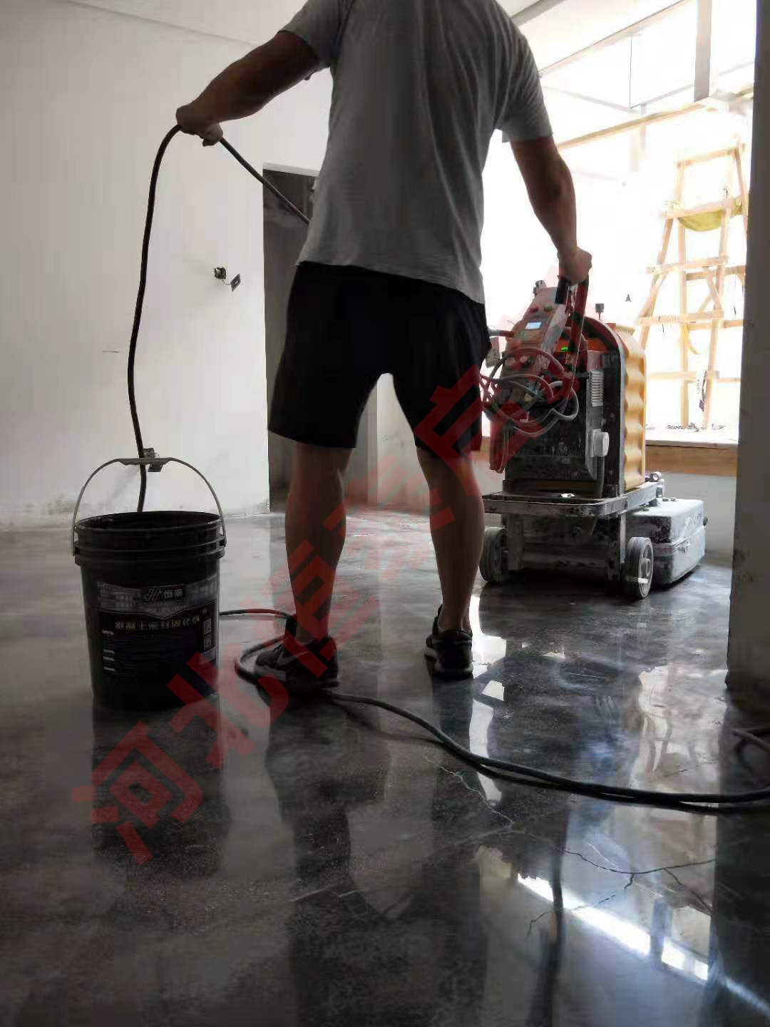 混凝土固化劑潑灑之后打磨地面案例展示 混凝土固化劑潑灑之后打磨地面案例展示