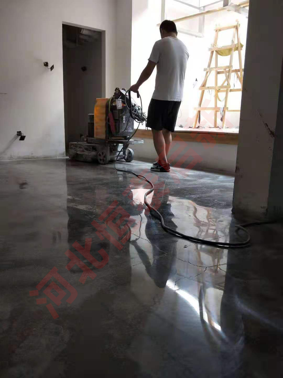 混凝土固化劑潑灑之后打磨地面案例展示 混凝土固化劑潑灑之后打磨地面案例展示