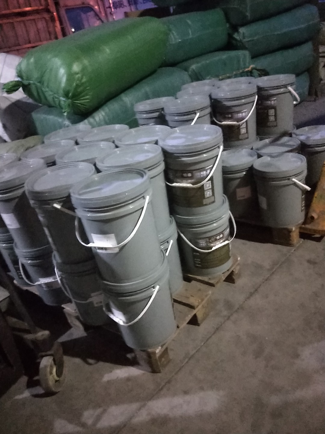 鉀基固化劑40桶裝車(chē),感謝陌生顧客的信任