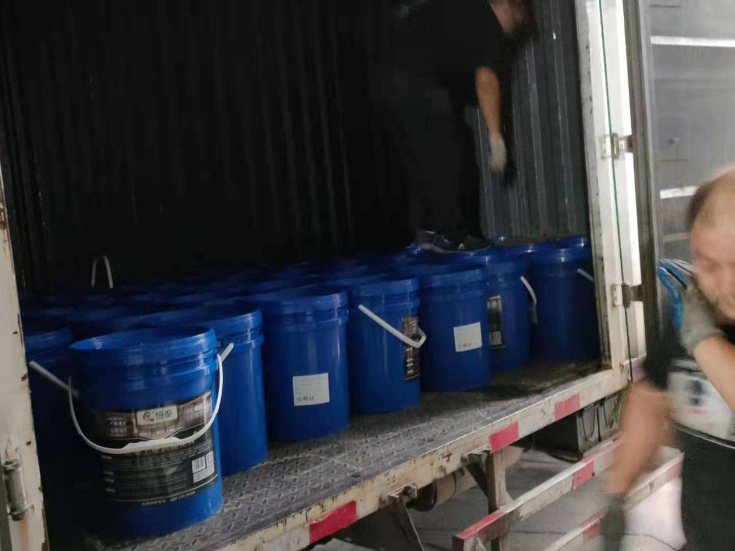 老顧客再次訂購70桶鈉基混凝土固化劑 老顧客再次訂購70桶鈉基混凝土固化劑