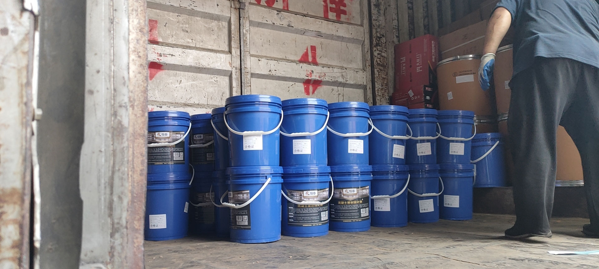 40桶水泥固化劑出貨，這就是實力！