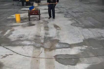 開裂的水泥地面怎么做固化？