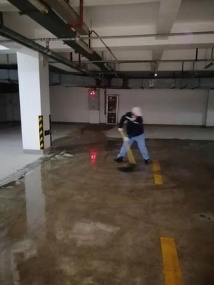 車庫地面起灰起砂使用混凝土固化劑客戶反饋 車庫地面起灰起砂使用混凝土固化劑客戶反饋