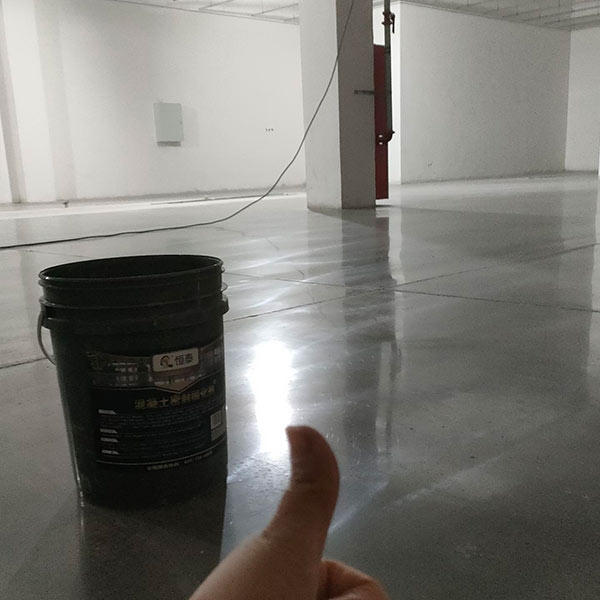 地下倉(cāng)庫(kù)做固化地坪效果展示 地下倉(cāng)庫(kù)做固化地坪效果展示