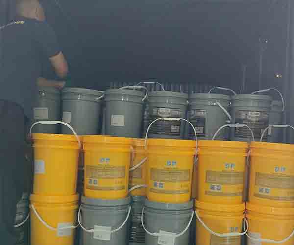 混凝土固化劑和拋光液裝車中 混凝土固化劑和拋光液裝車中