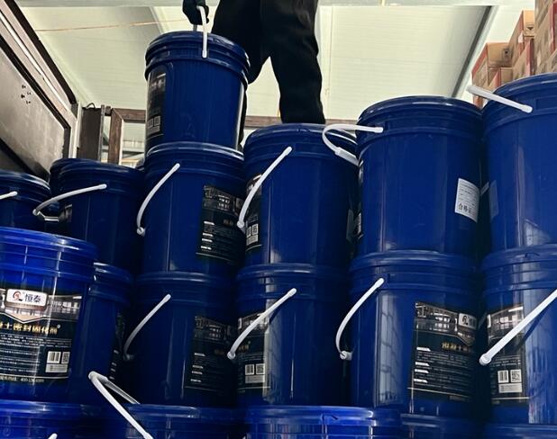 對于起沙嚴(yán)重地面為什么要先上固化劑再打磨？