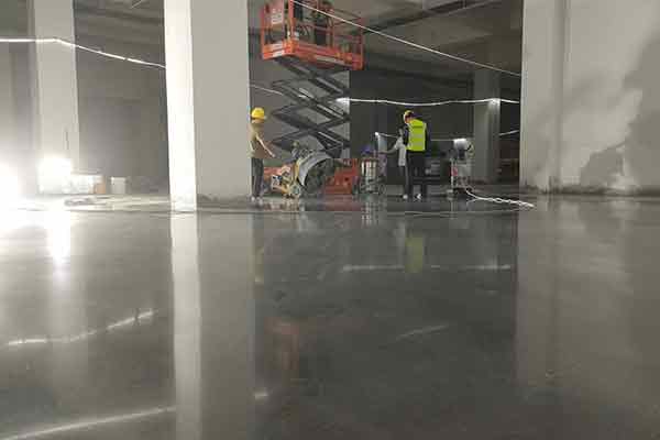 固化地坪施工中 固化地坪施工中