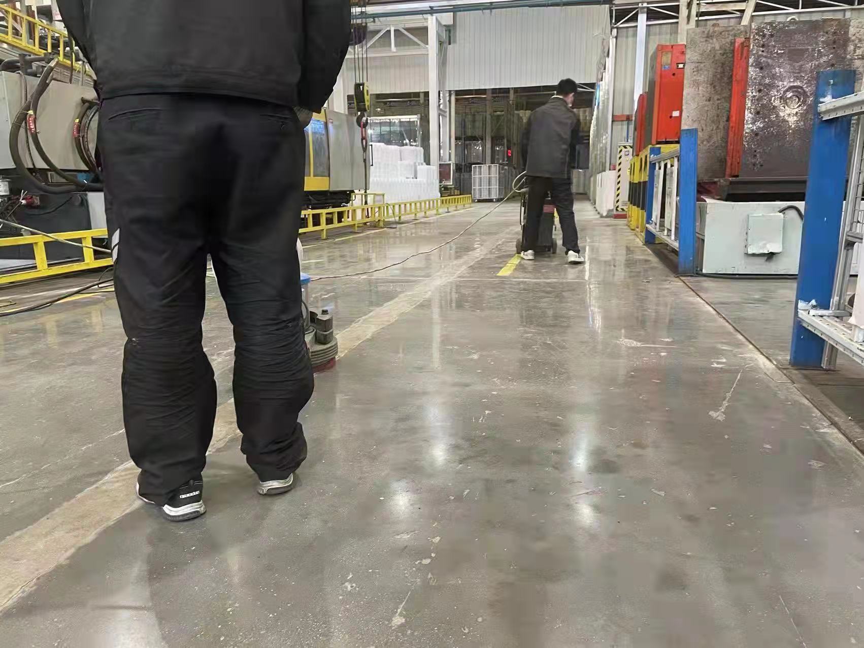 基礎(chǔ)建設(shè)必不可少的材料混凝土密封固化劑 基礎(chǔ)建設(shè)必不可少的材料混凝土密封固化劑