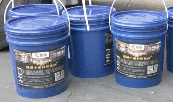 用完混凝土固化劑還是起灰起砂怎么回事？